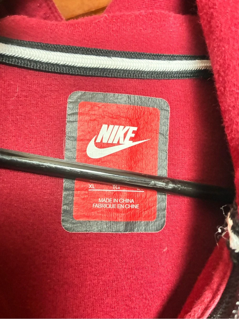 Nike Men's Dark Red Full-Zip Hooded Windbreaker